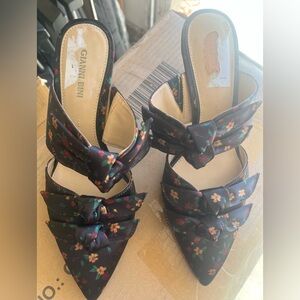 Gianni Bini Black Floral Mules